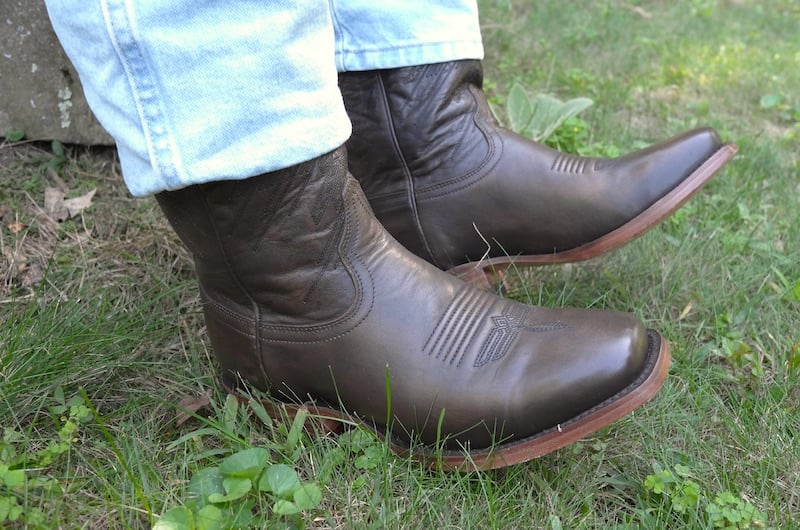 First pair of boots. How long should jeans be? Should the shafts still be  covered when sitting? : r/cowboyboots