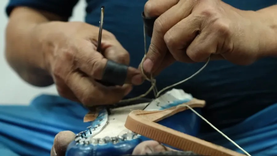 Blkbrd hand welting
