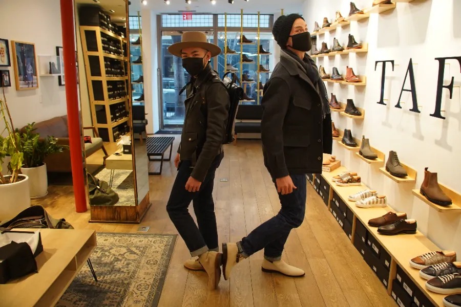 Humphrey and nick touching shoes