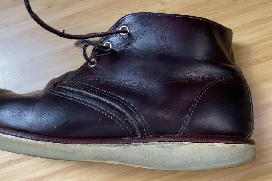 Red wings 3141 chukka boots on its side