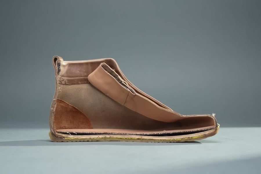 Side cut out view of barefoot shoe