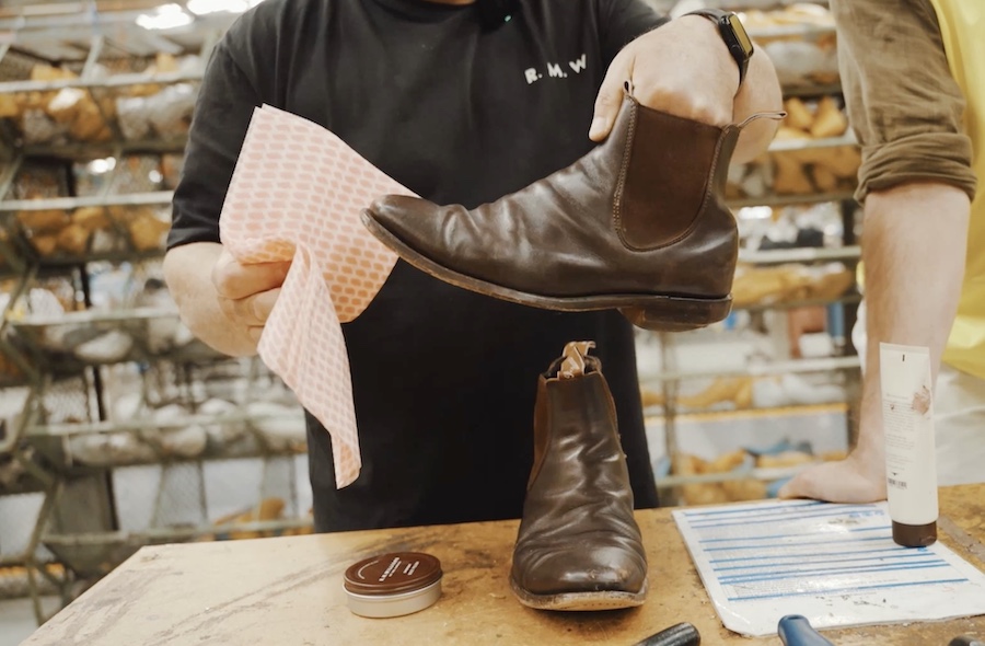 How to clean leather boots